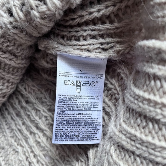 Banana Republic Italian Yarn Sweater - Beige/Taupe (NWT) - Picture 6 of 6